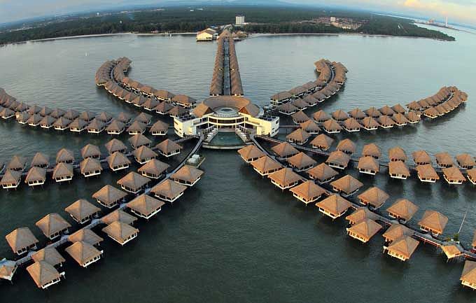 Малайзия, курортный отель на воде, роскошная гостиница, Куала-Лумпур, ресторан, бар, спа-комплекс, фитнес-центр, на пляже Сепанг, виллы, бунгало, вид на море